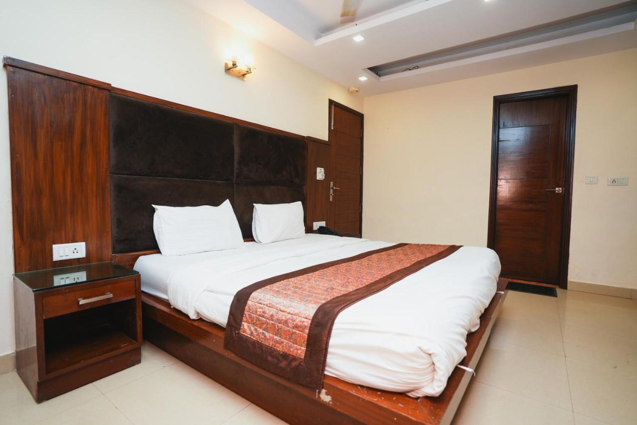 Hotel High 5 Land Делі Екстер'єр фото