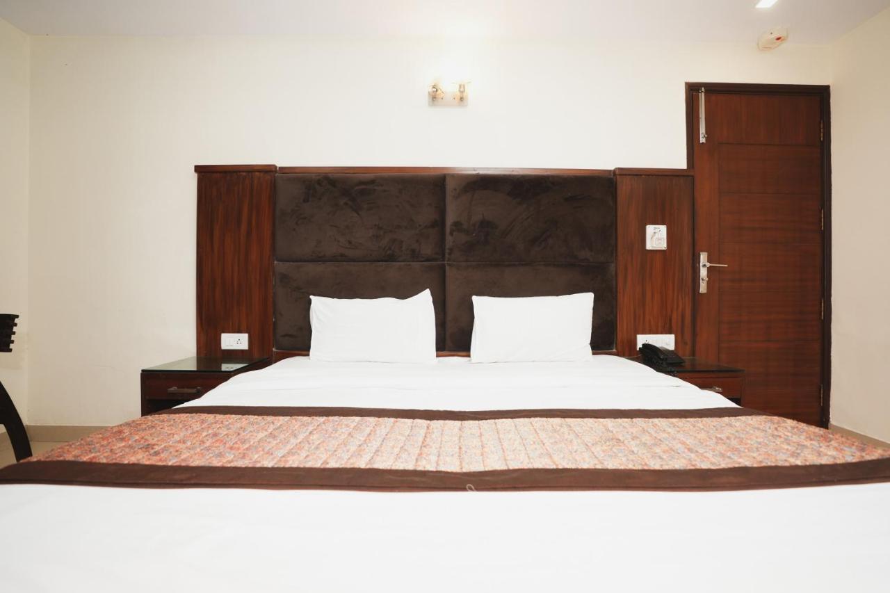 Hotel High 5 Land Делі Екстер'єр фото