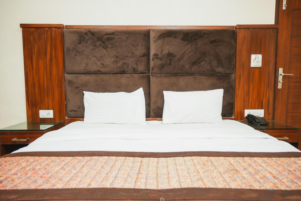 Hotel High 5 Land Делі Екстер'єр фото